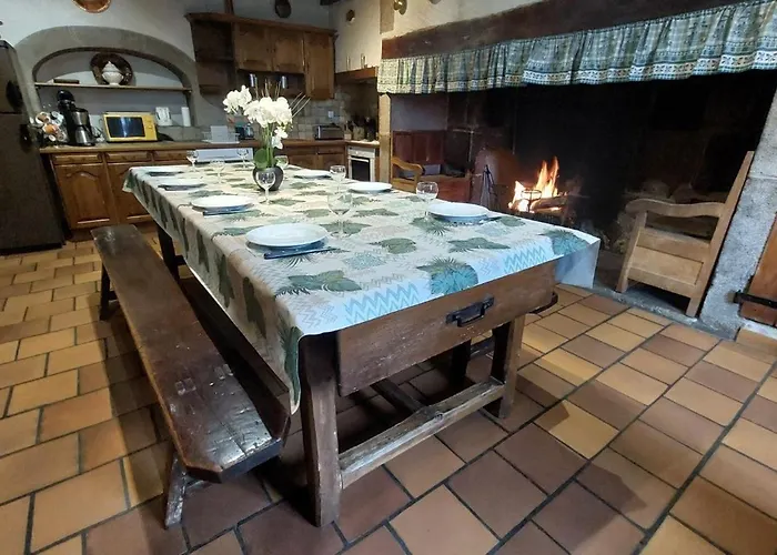 Grand 12 Personnes Proche Du Lioran